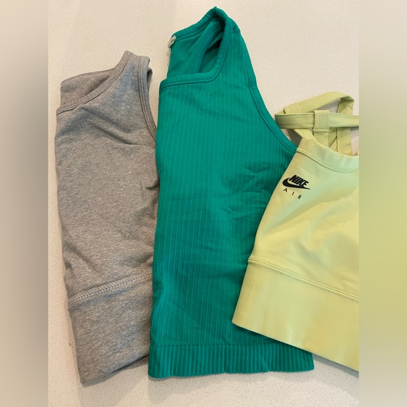 Nike sports bra and bundle of athletic tanks - Picture 1 of 7